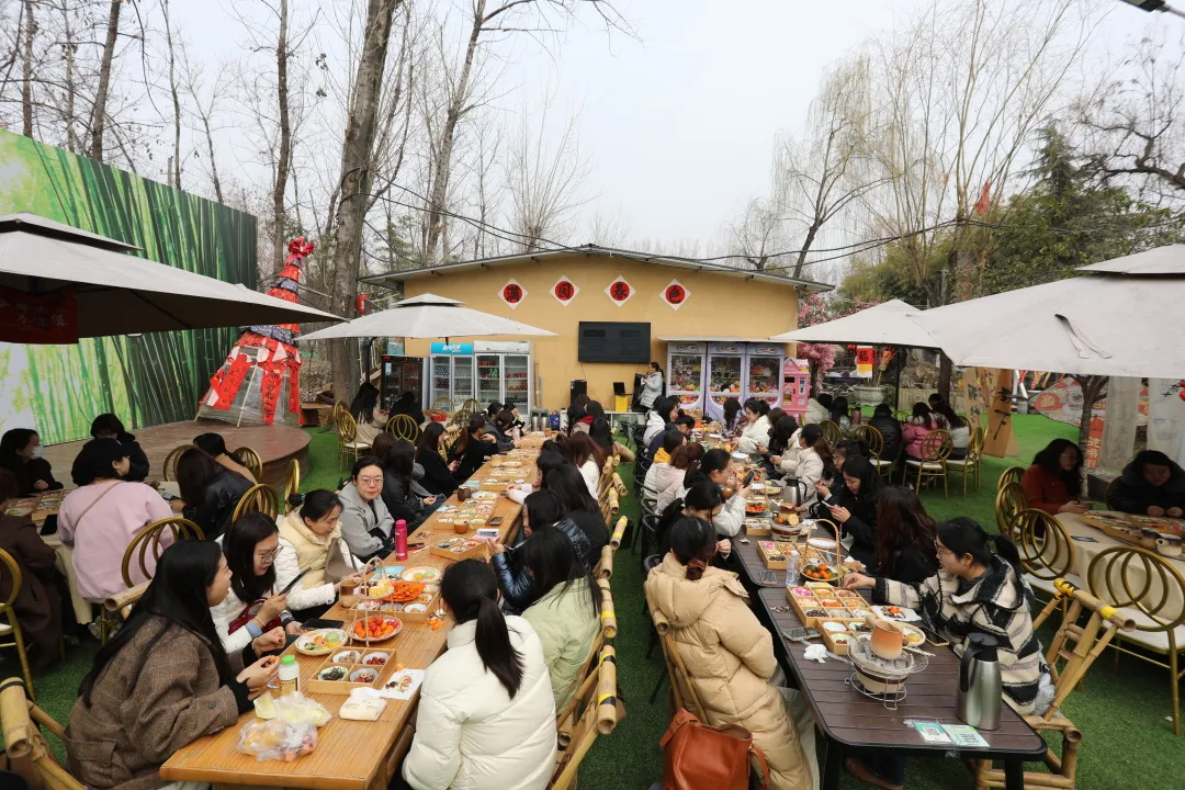 游春踏青绽芳华·围炉煮茶听心声丨陕建产投集团开展三八节主题活动